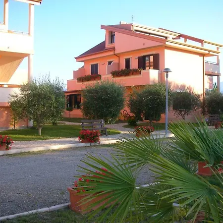 Ξενοδοχείο Village 4*